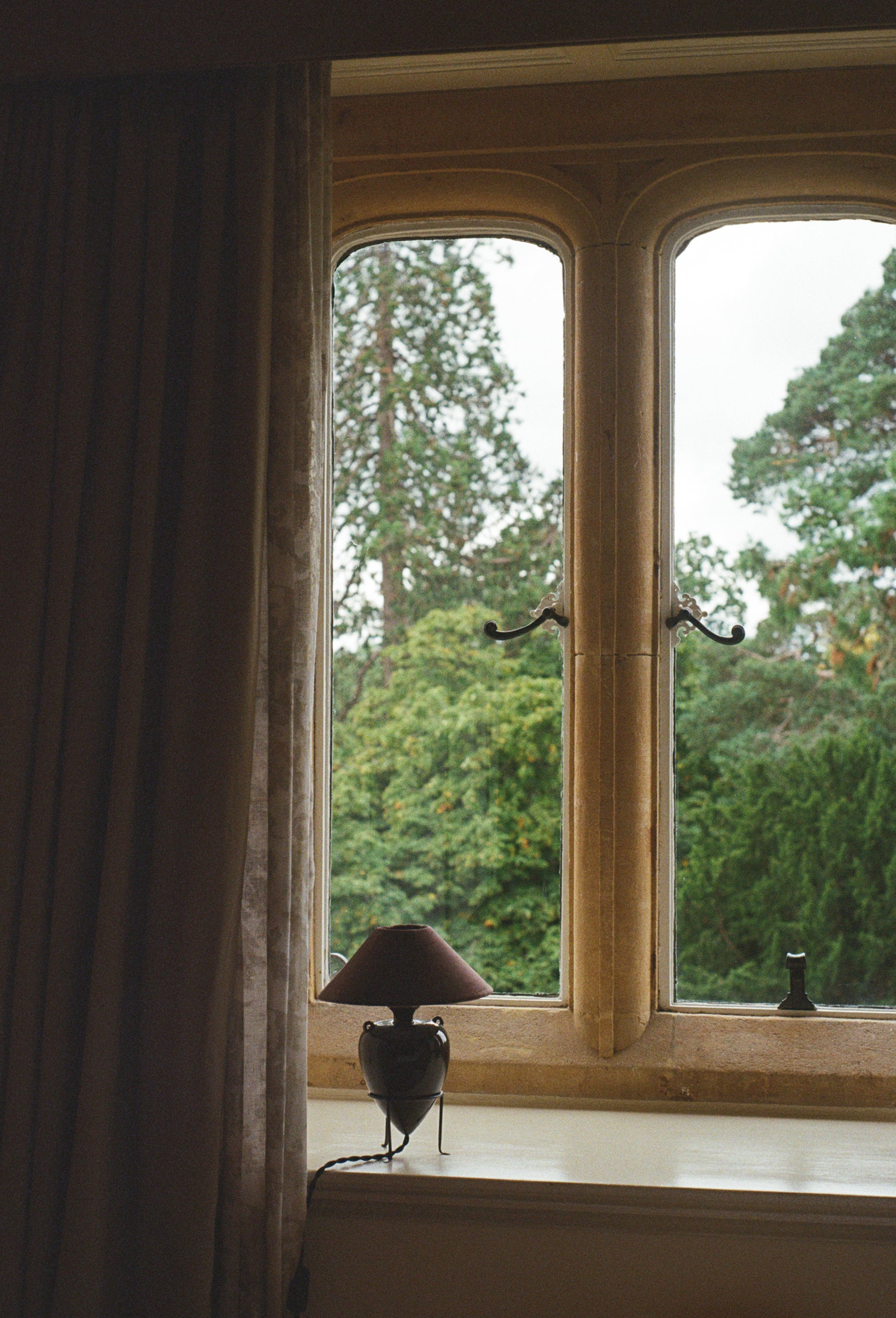 Vittoria Table Lamp in Earth -earth