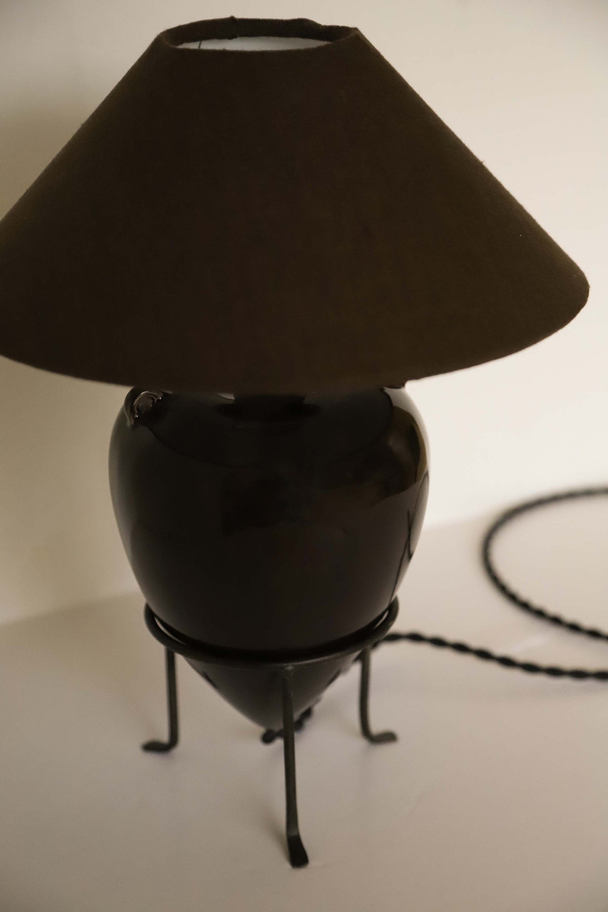 Vittoria Table Lamp in Earth -earth