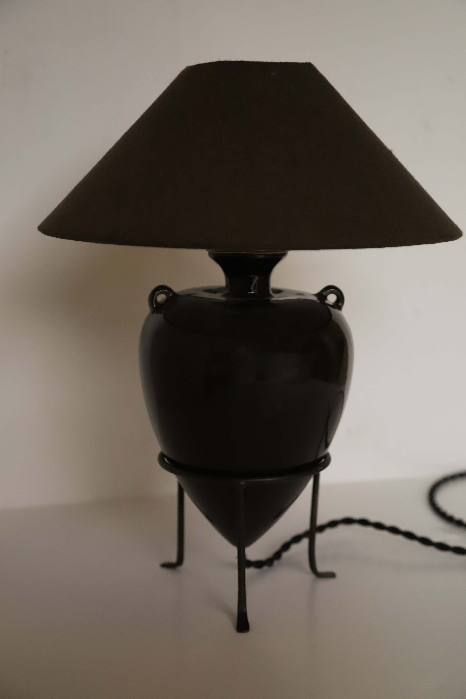 Vittoria Table Lamp in Earth -earth