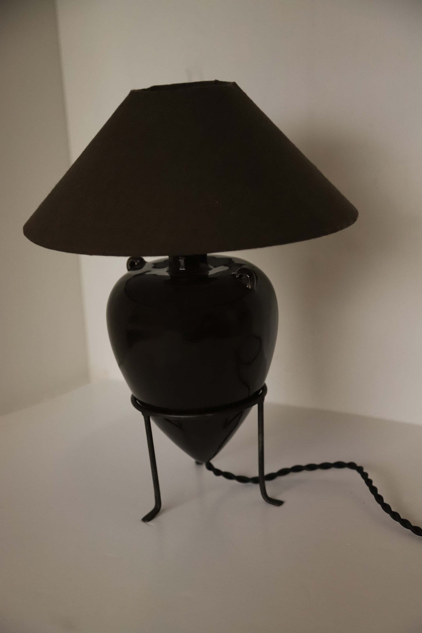 Vittoria Table Lamp in Earth -earth