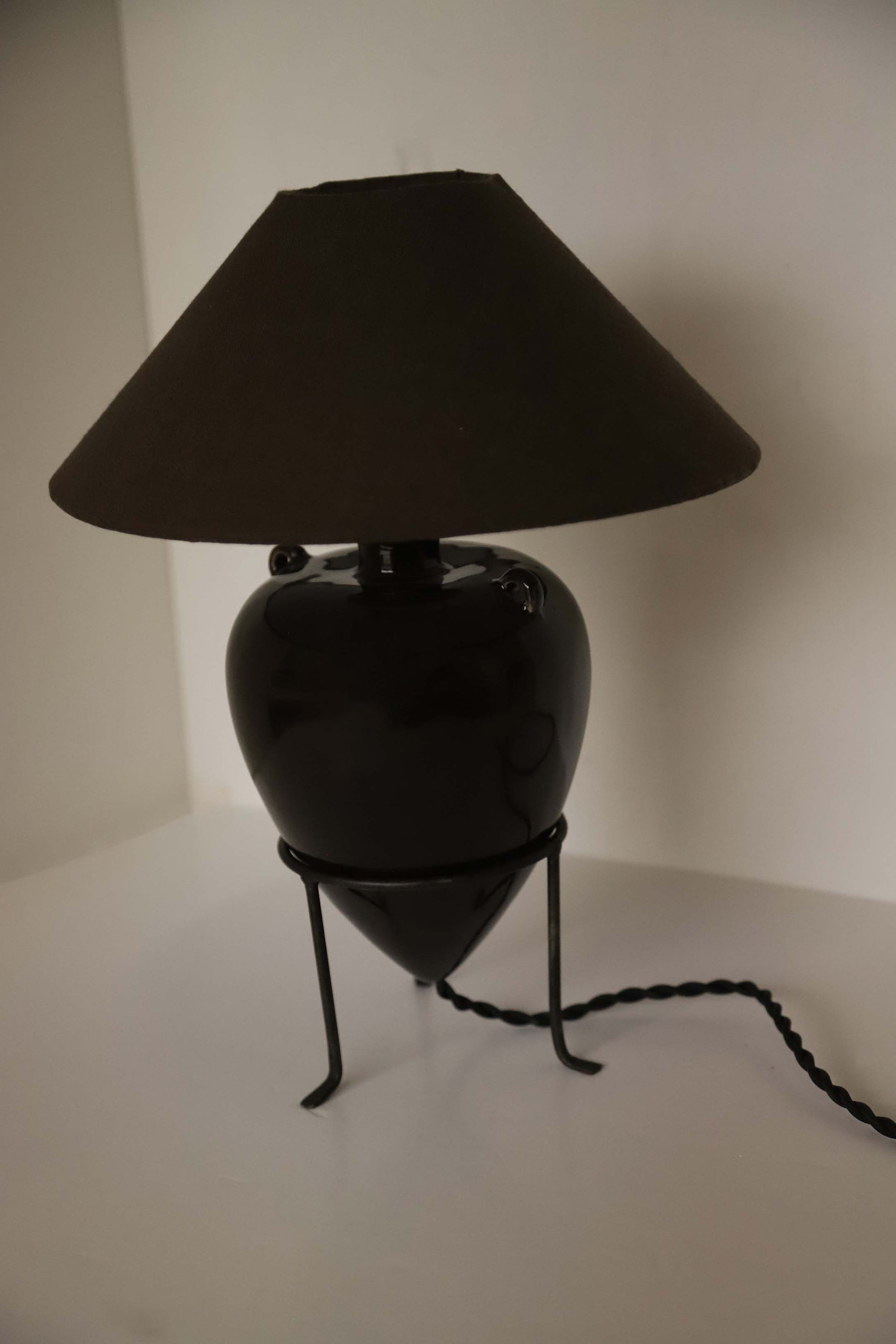 Vittoria Table Lamp in Earth -earth
