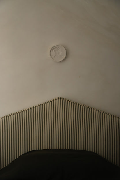 Elio Relief in Round 1 -round 1-limewash