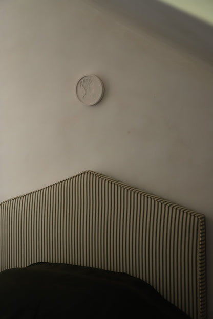Elio Relief in Round 1 -round 1-limewash