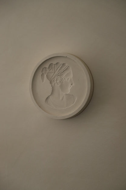 Elio Relief in Round 1 -round 1-limewash