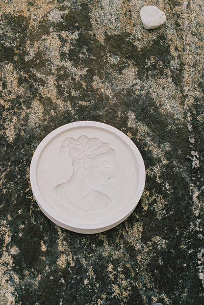 Elio Relief in Round 1 -round 1-limewash
