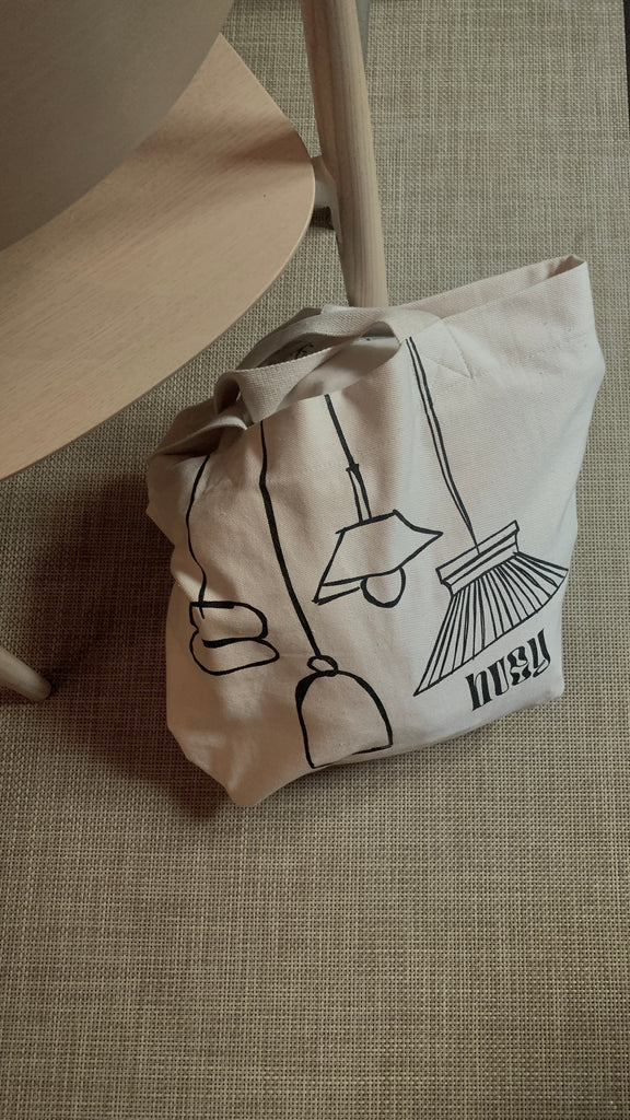 Outline Jumbo Tote